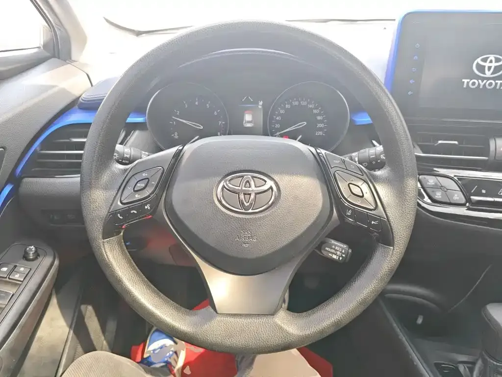 Toyota C-HR — фото 7