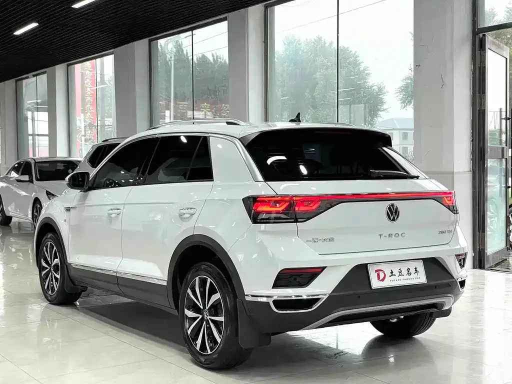 Volkswagen T-Roc — фото 9