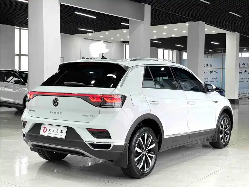 Volkswagen T-Roc — фото 10