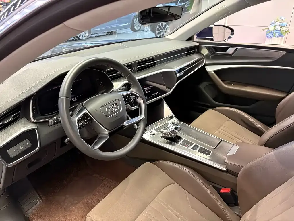 Audi A7L — фото 7