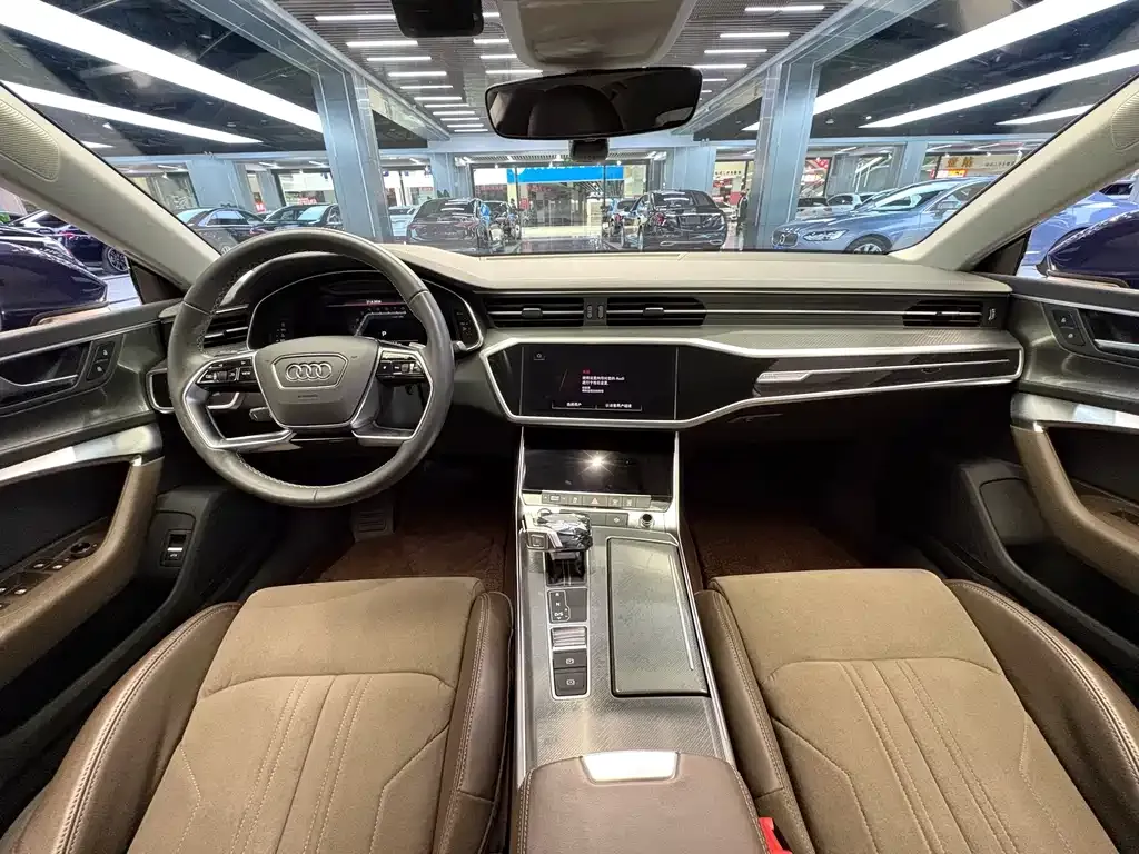 Audi A7L — фото 9