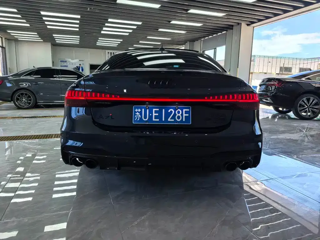 Audi A7L — фото 9