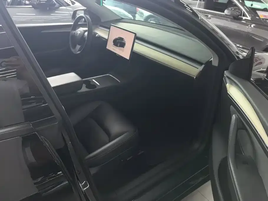 Tesla Model Y — фото 6