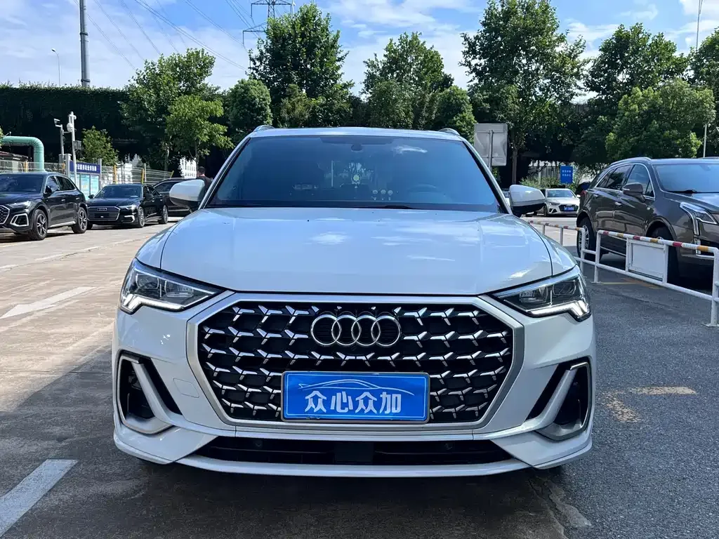 Audi Q3 — фото 10
