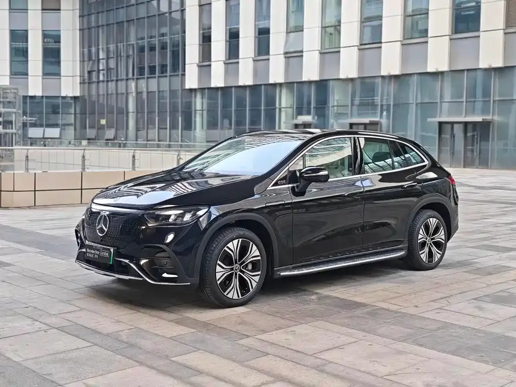 Mercedes-Benz EQE SUV — фото 1