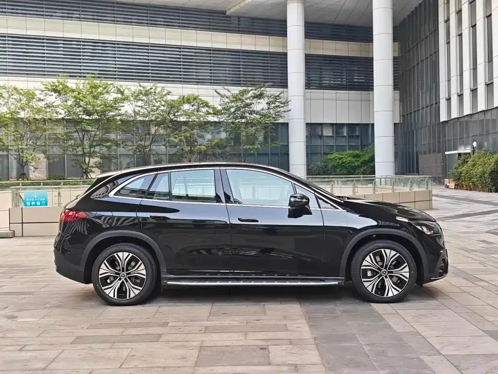Mercedes-Benz EQE SUV — фото 4