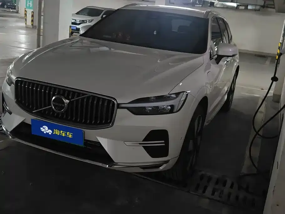 Volvo XC60 PHEV — фото 1