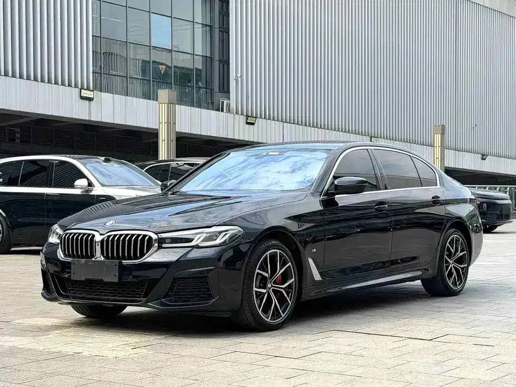BMW 5 Series — фото 1