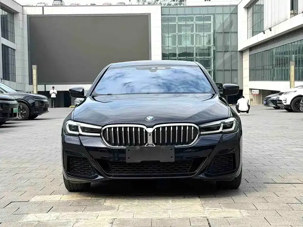 BMW 5 Series — фото 8
