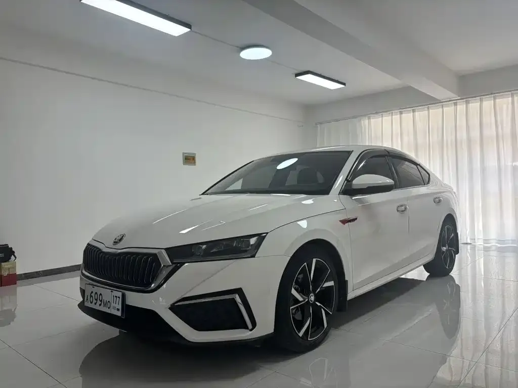 Skoda Octavia — фото 1