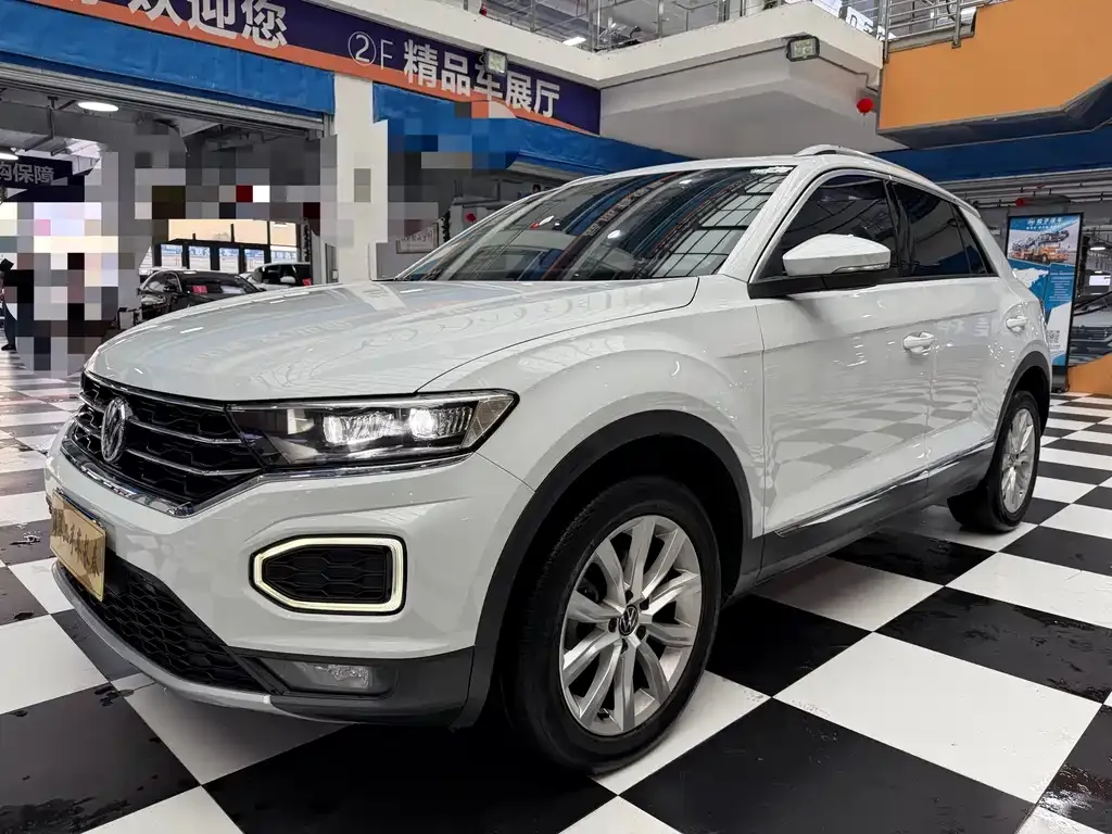 Volkswagen T-Roc — фото 1