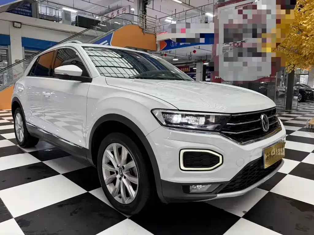 Volkswagen T-Roc — фото 10