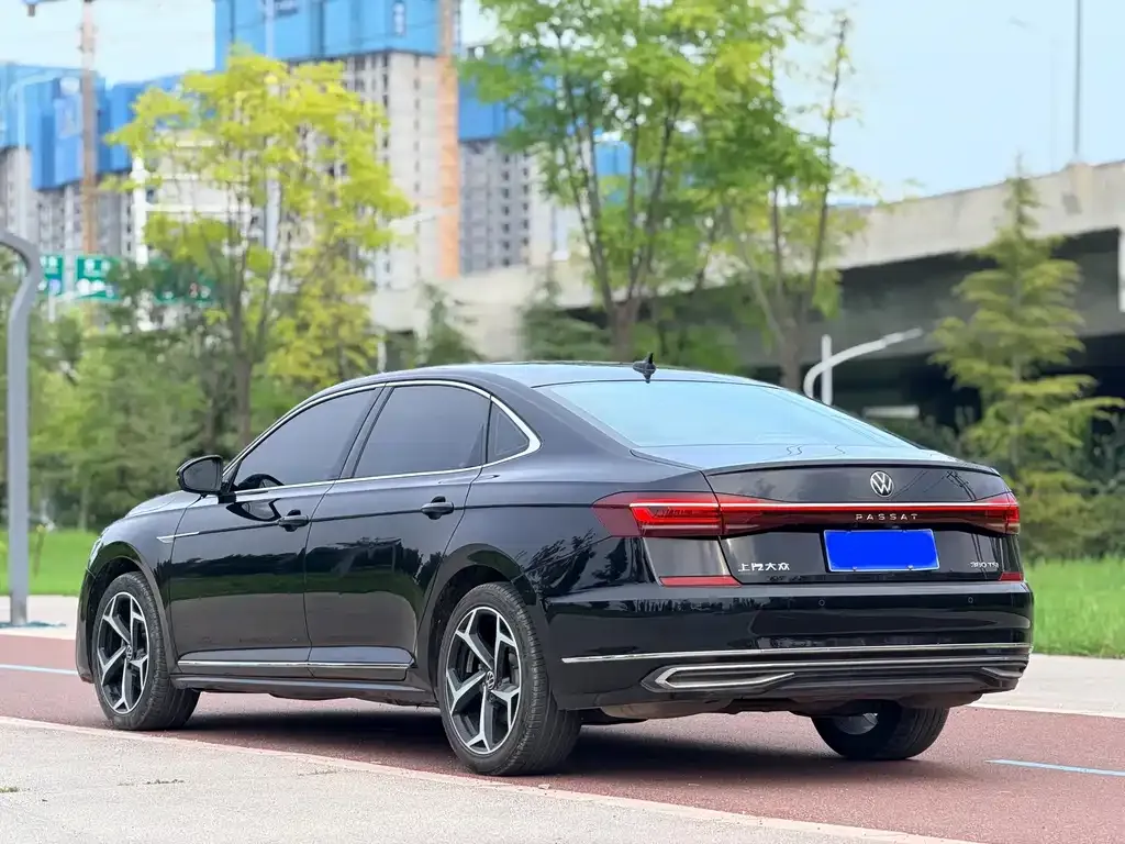 Volkswagen Passat — фото 8