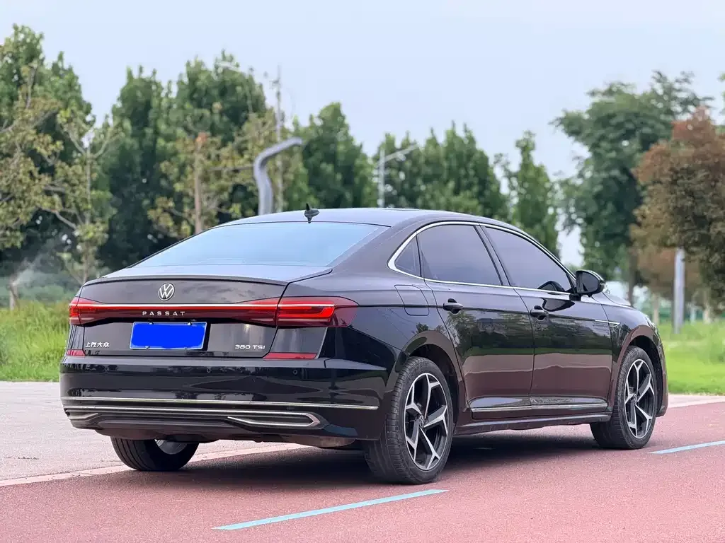 Volkswagen Passat — фото 5