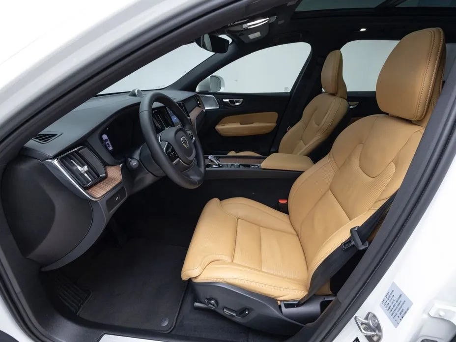 Volvo XC60 2025 из KR, фото 10
