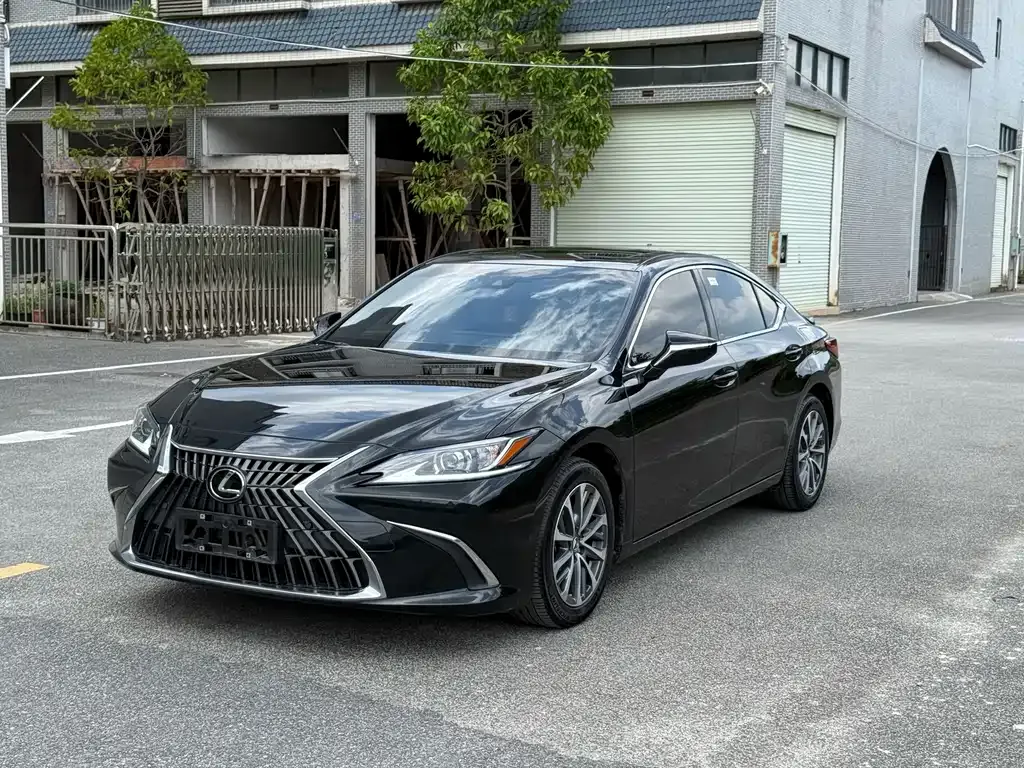Lexus ES — фото 1