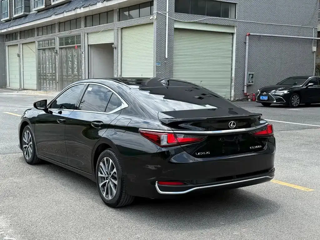 Lexus ES — фото 7