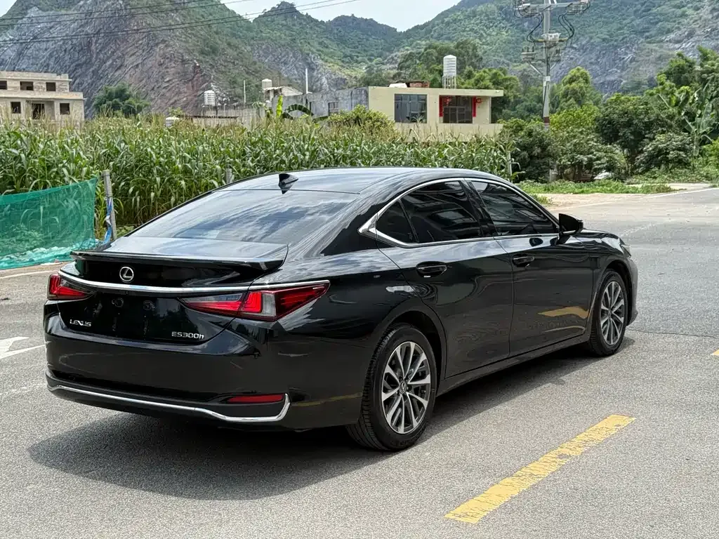 Lexus ES — фото 10