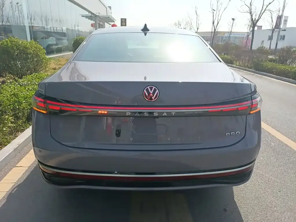 Volkswagen Passat — фото 8