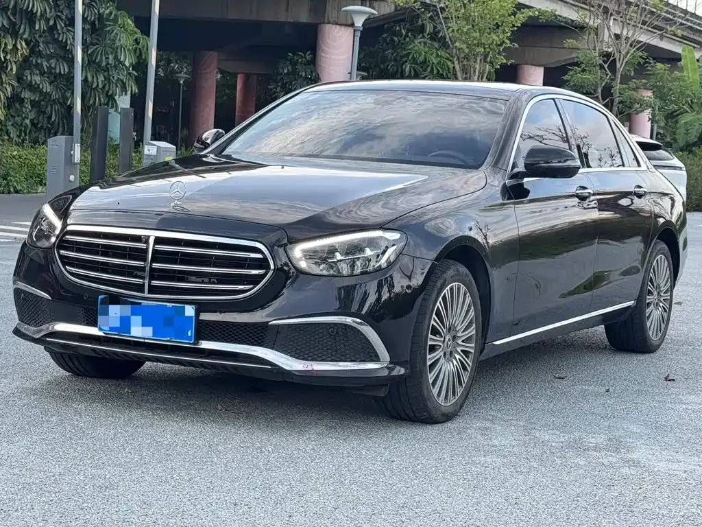Mercedes-Benz E-Class — фото 1