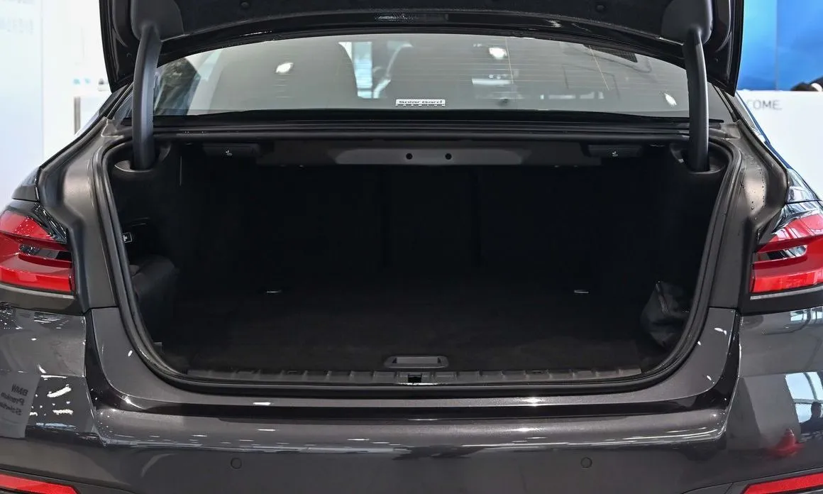 BMW 5-Series 2021 из KR, фото 3