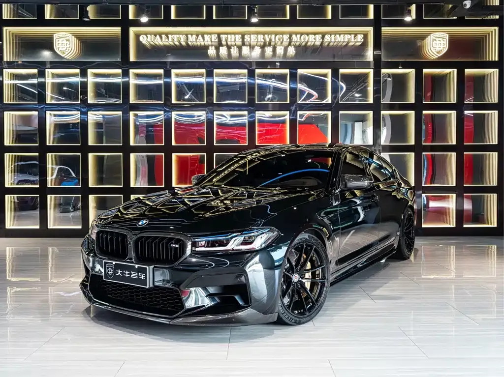 BMW M5 — фото 1