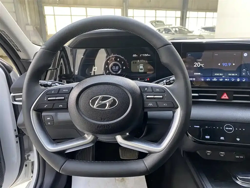 Hyundai Elantra — фото 8
