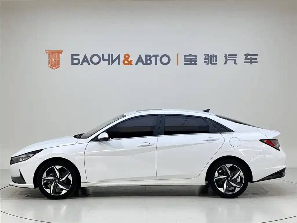 Hyundai Elantra — фото 2