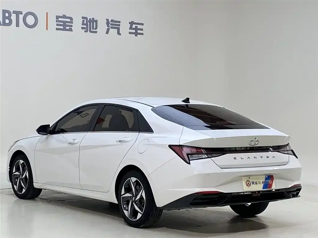 Hyundai Elantra — фото 9