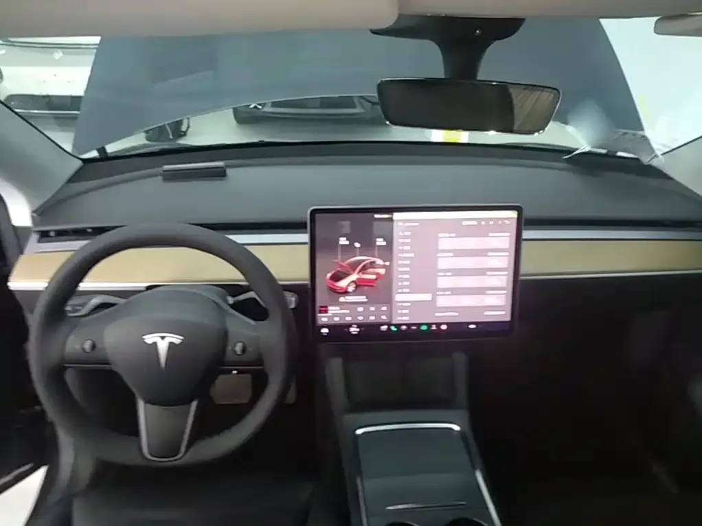 Tesla Model Y — фото 7