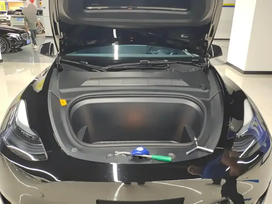 Tesla Model Y — фото 10