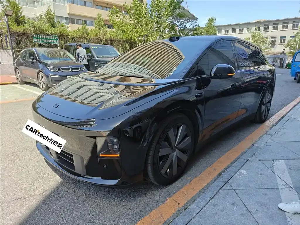 Li Auto i6 — фото 1