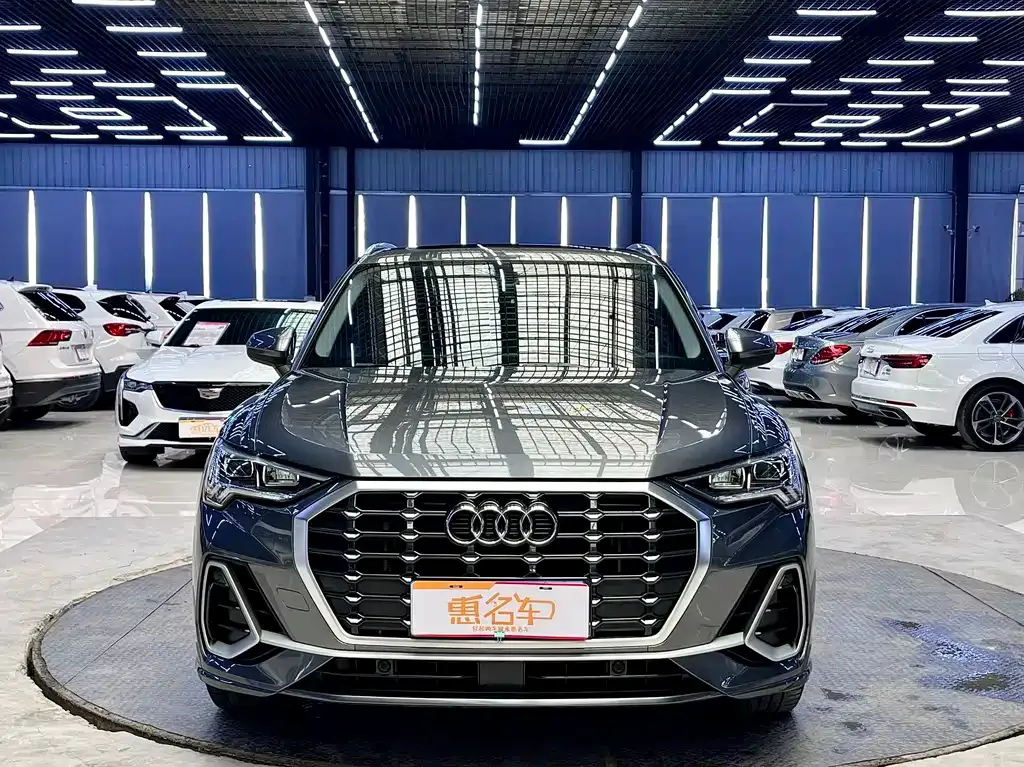 Audi Q3 — фото 1
