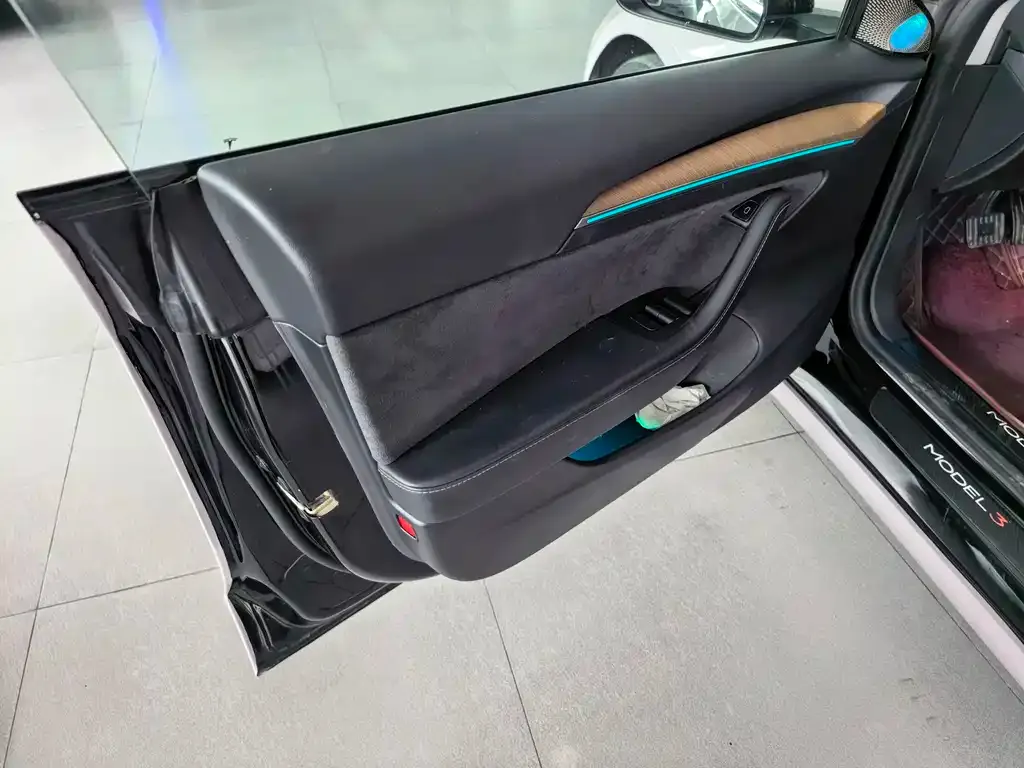 Tesla Model 3 — фото 3