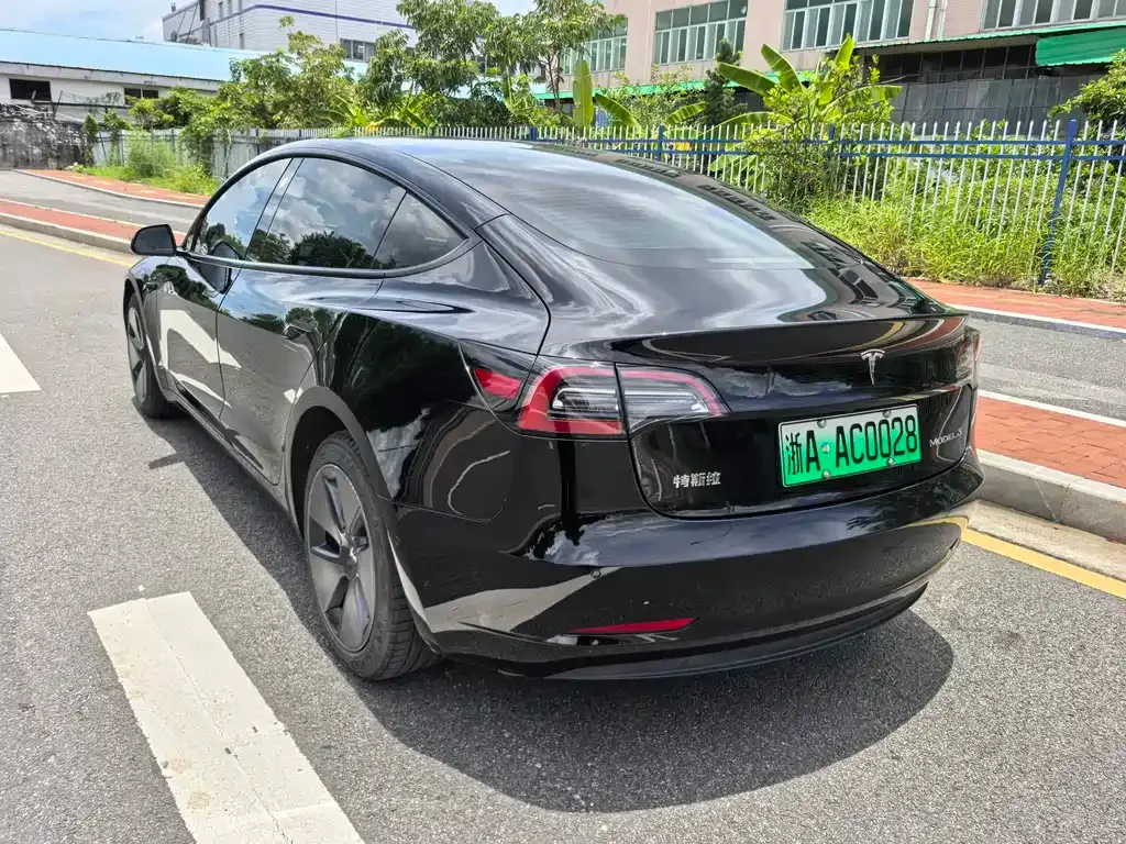Tesla Model 3 — фото 7