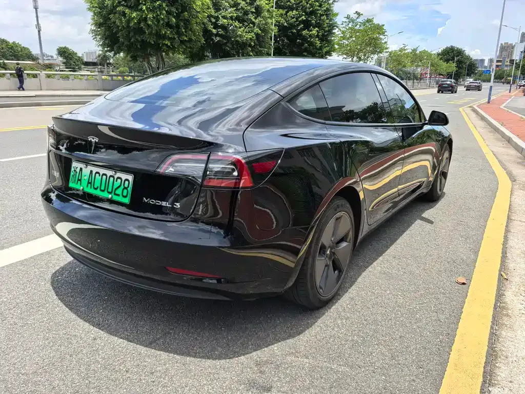 Tesla Model 3 — фото 8