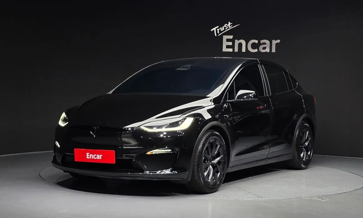 Tesla Model X — фото 1