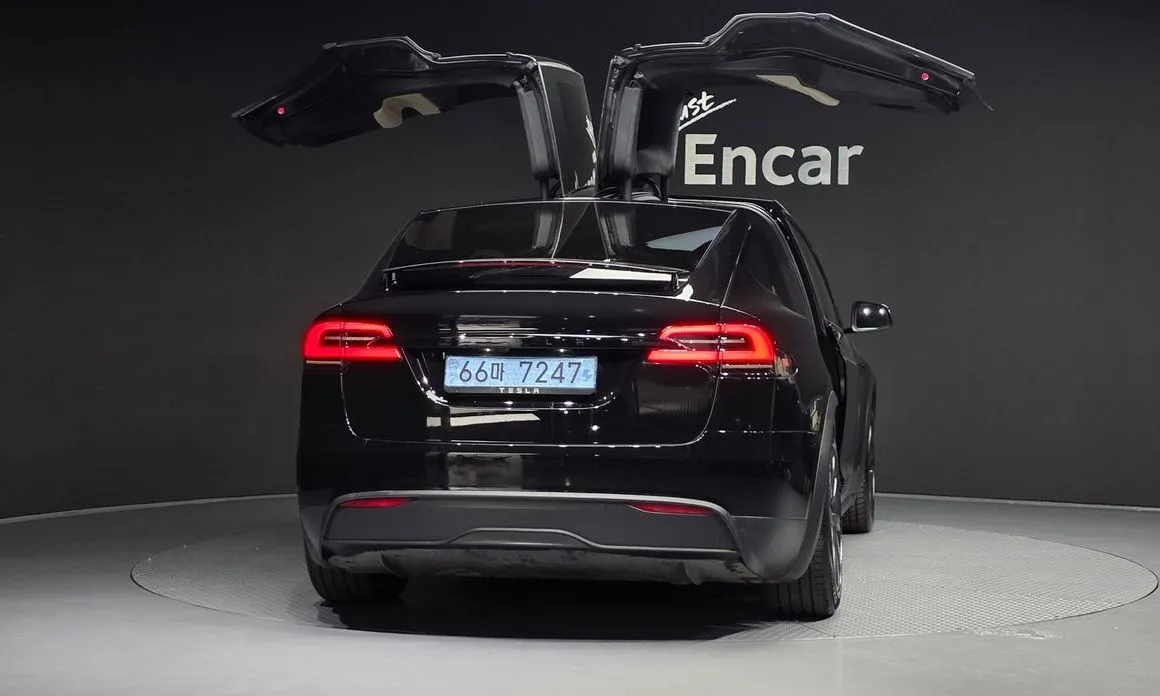 Tesla Model X — фото 5