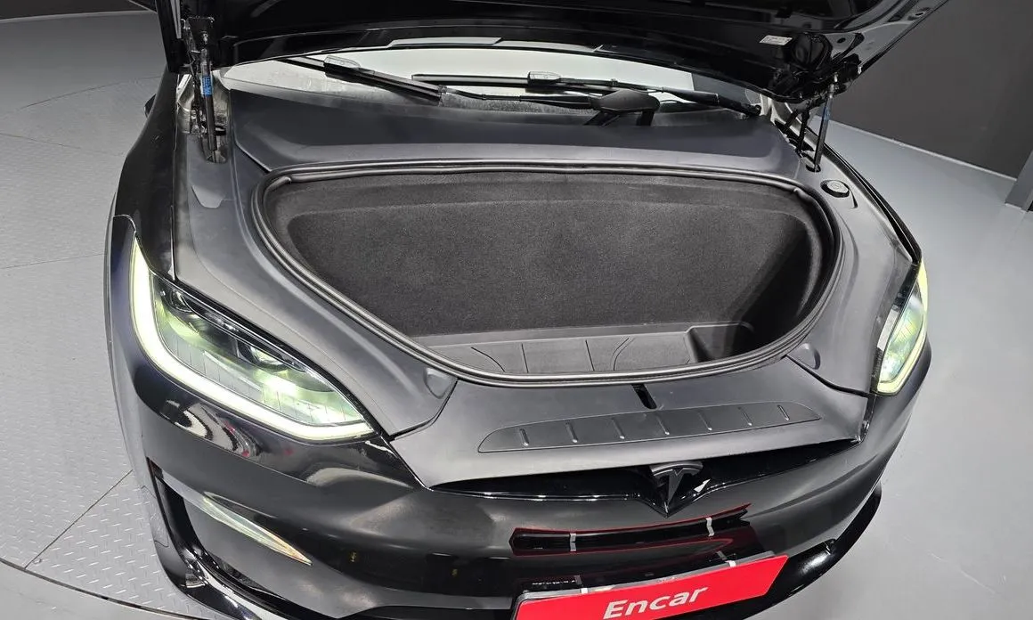 Tesla Model X — фото 7