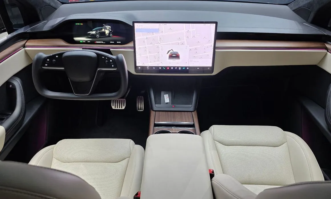 Tesla Model X — фото 10