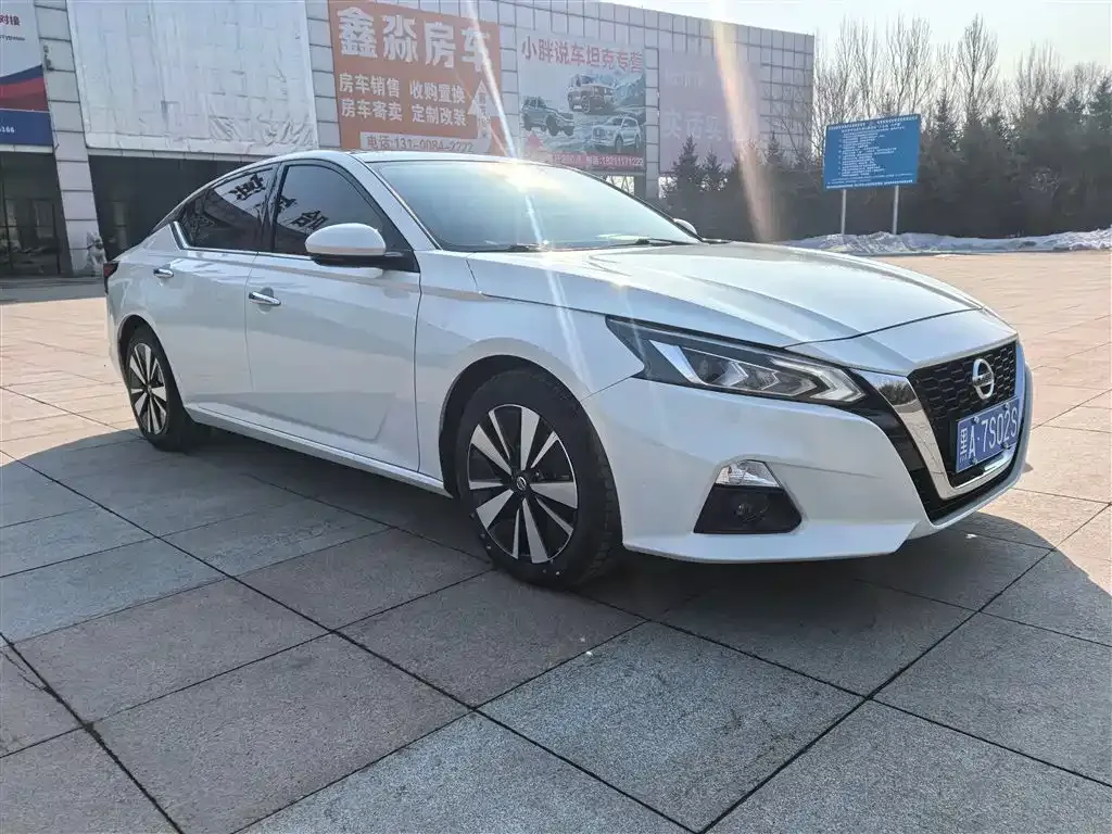 Nissan Teana — фото 1