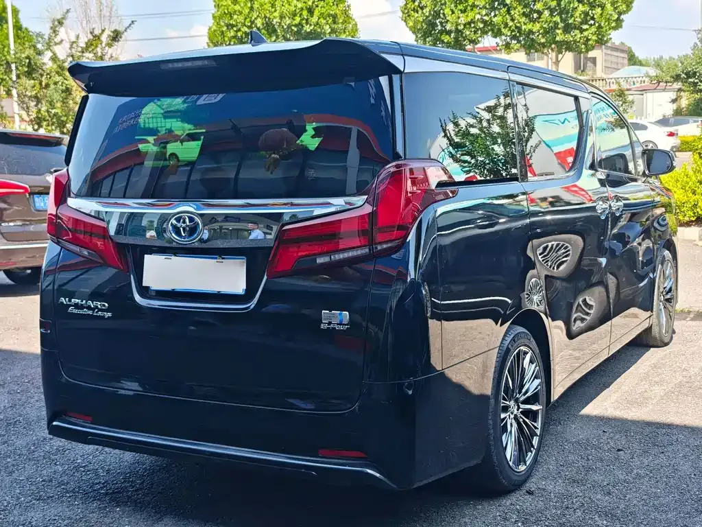 Toyota Alphard — фото 8