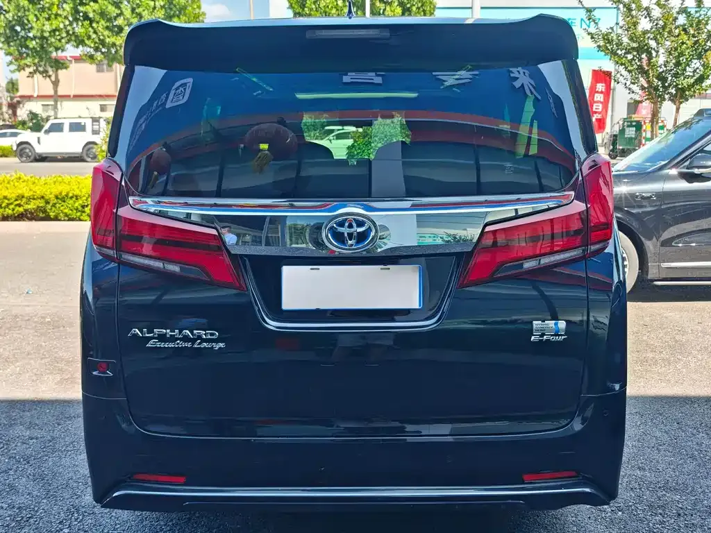 Toyota Alphard — фото 9
