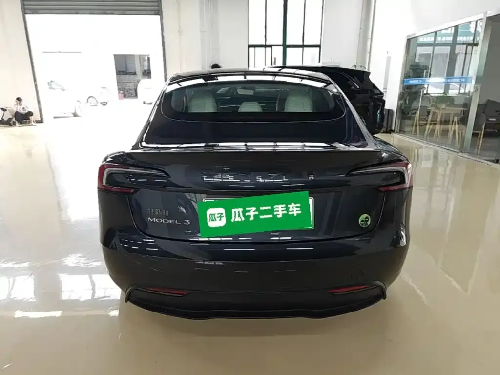 Tesla Model 3 — фото 3