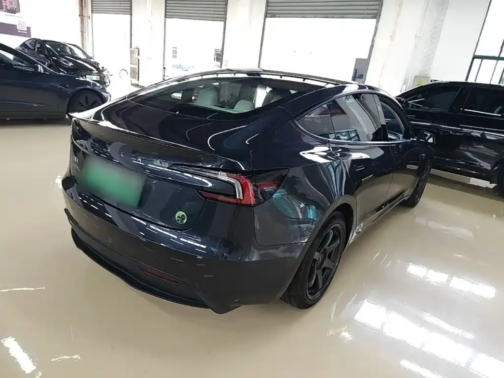 Tesla Model 3 — фото 9
