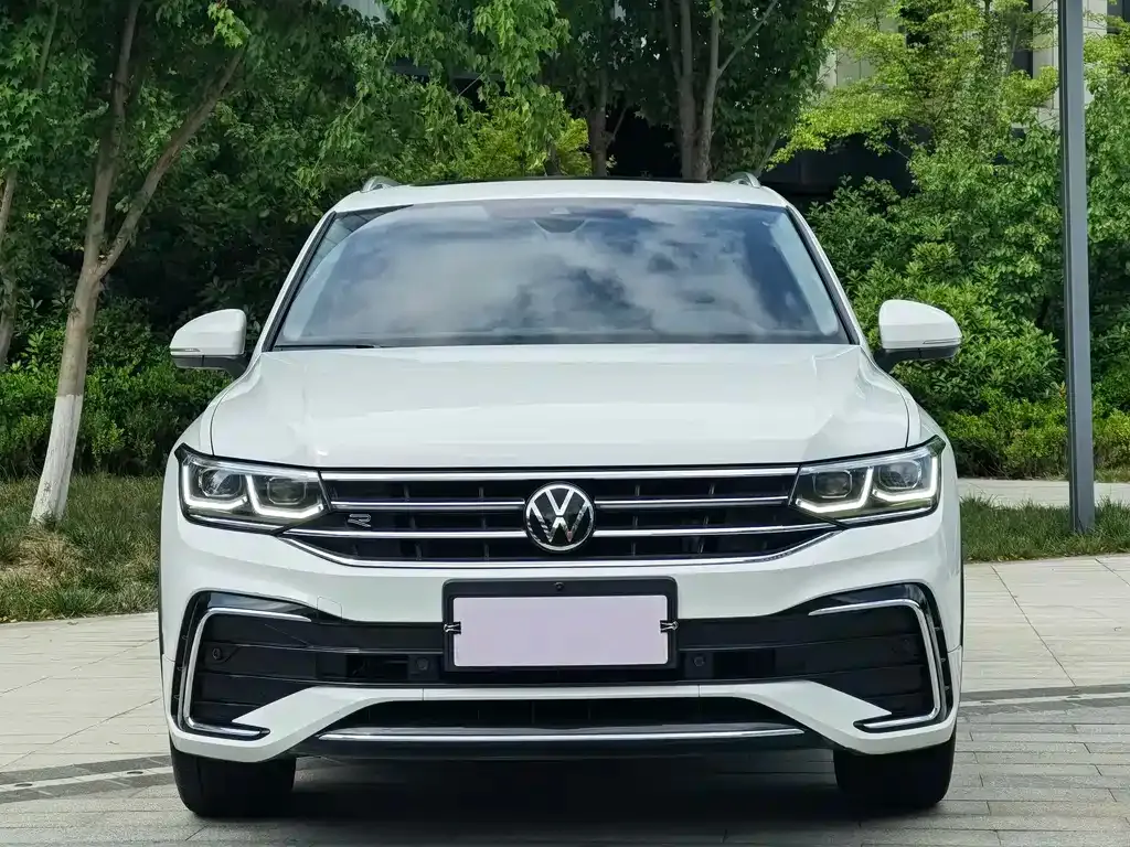 Volkswagen Tiguan L — фото 3
