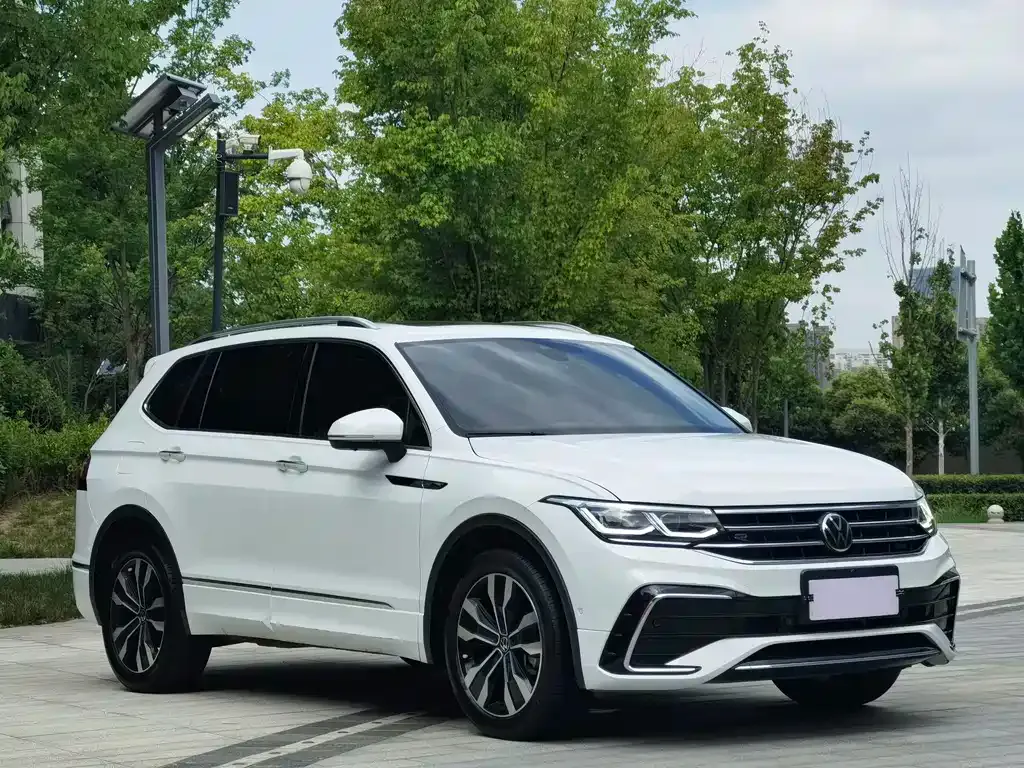Volkswagen Tiguan L — фото 4