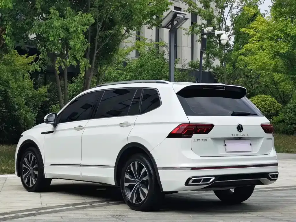 Volkswagen Tiguan L — фото 9