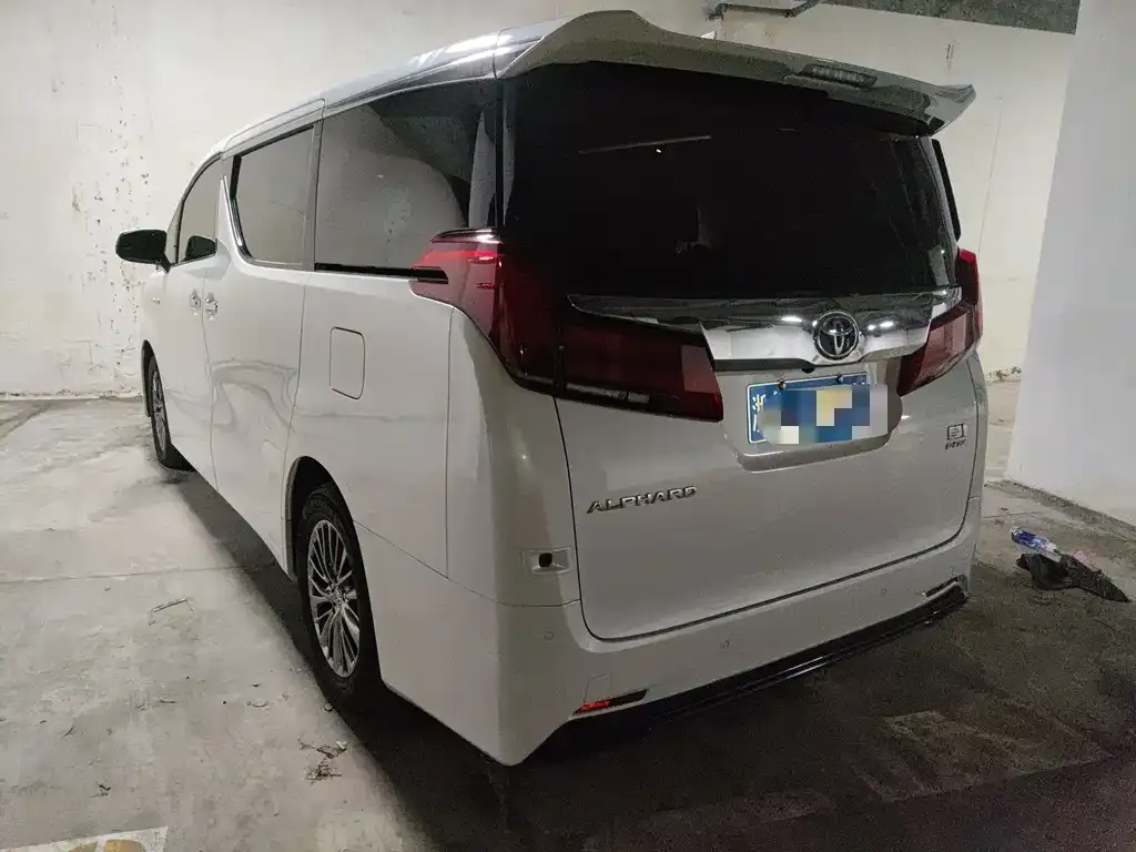 Toyota Alphard — фото 3