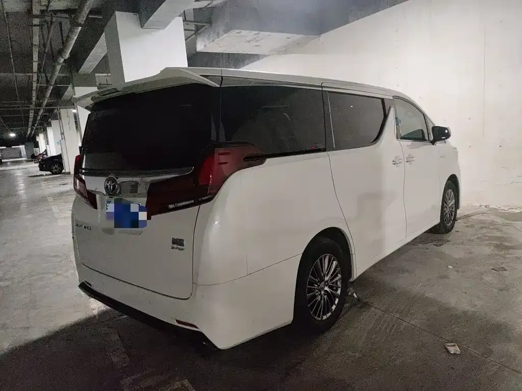 Toyota Alphard — фото 7